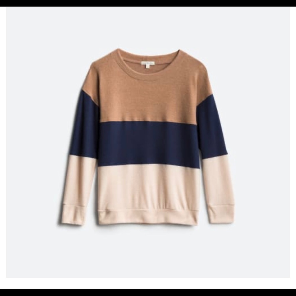Long sleeve NINE BRITTON
Dalia Brushed Knit Top size medium.  Worn a few times.